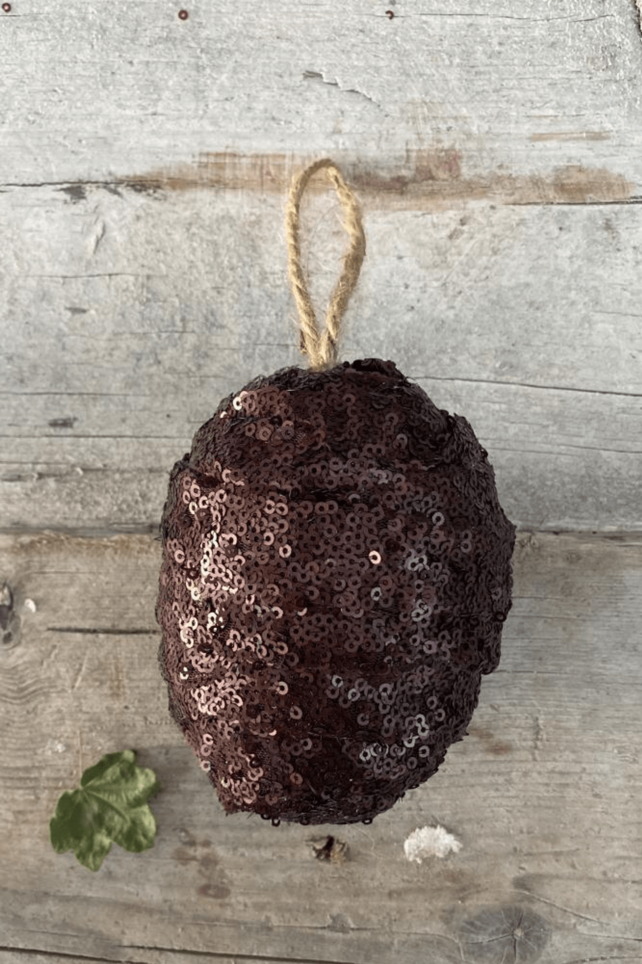Luxe Lodge Crochet Crochet - Ciondolo decorativo fatto a mano a forma di pigna con paillettes | Luxe Lodge
