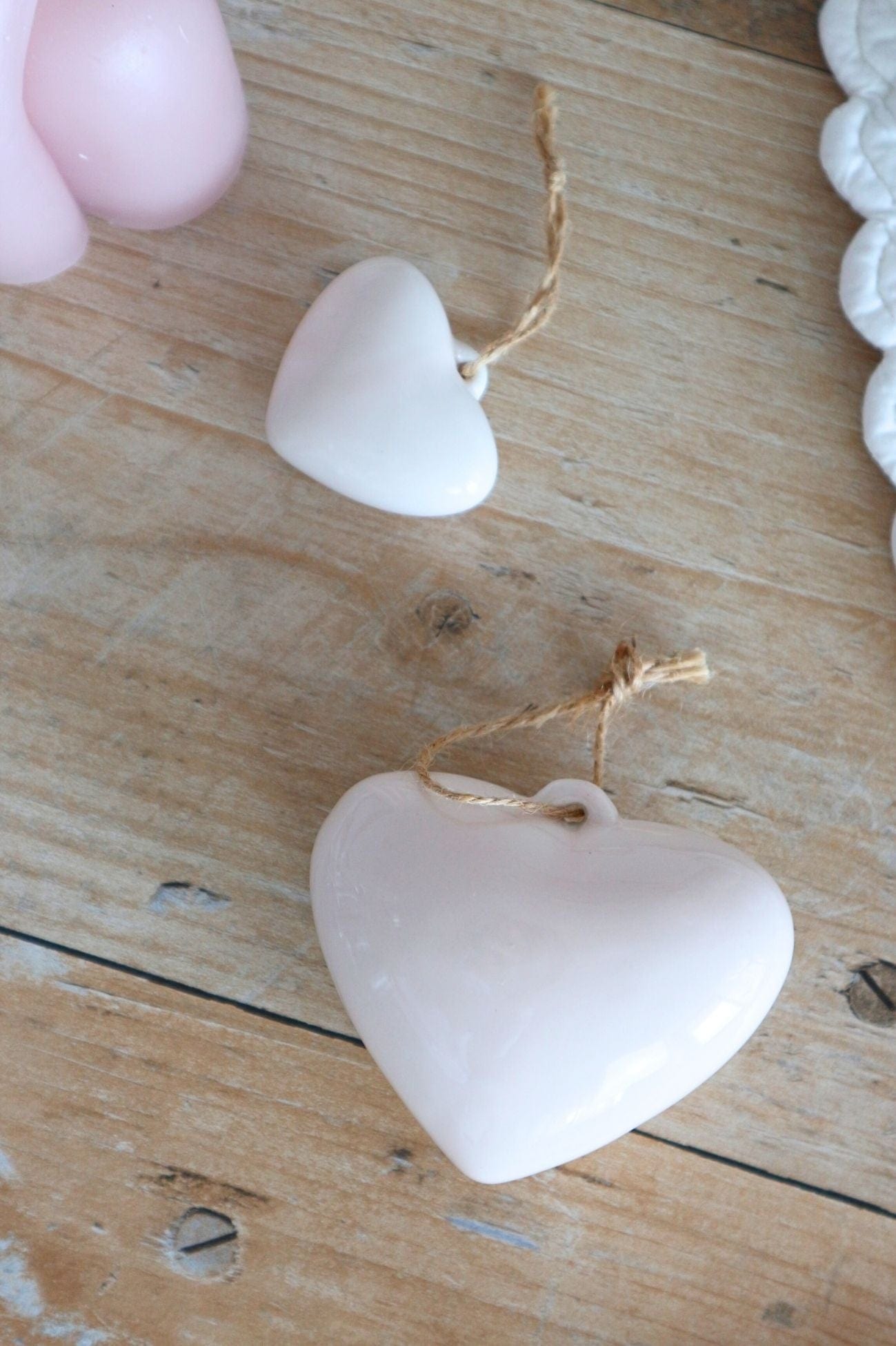 Luxe Lodge Love Love - Ciondolo a cuore in ceramica rosa | Luxe Lodge