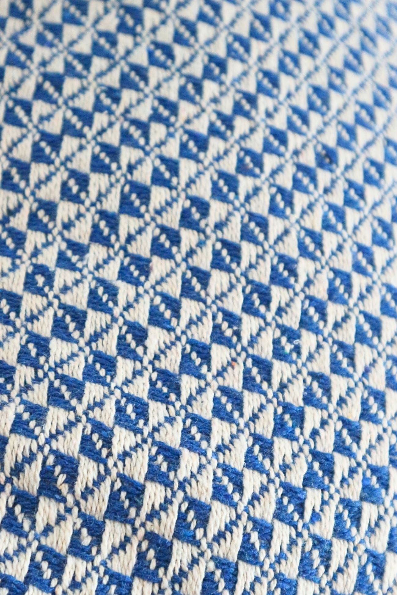 Novità Home Jaquard Jaquard - Cuscino arredo in cotone bianco e blu con nappette | Novità Home
