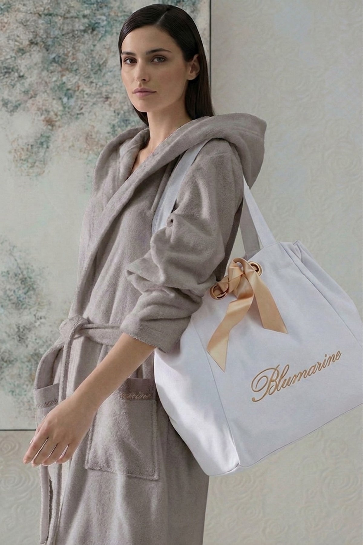 Spa Accappatoio var08 Silver indossato da una modella