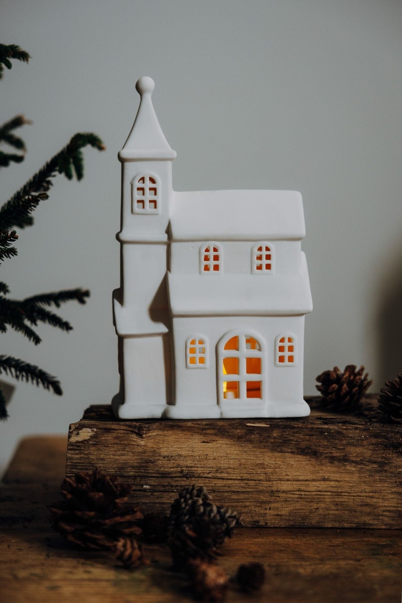 Storefactory Scandinavia Byn Byn - Chiesa decorativa in ceramica opaca bianca | Storefactory Scandinavia