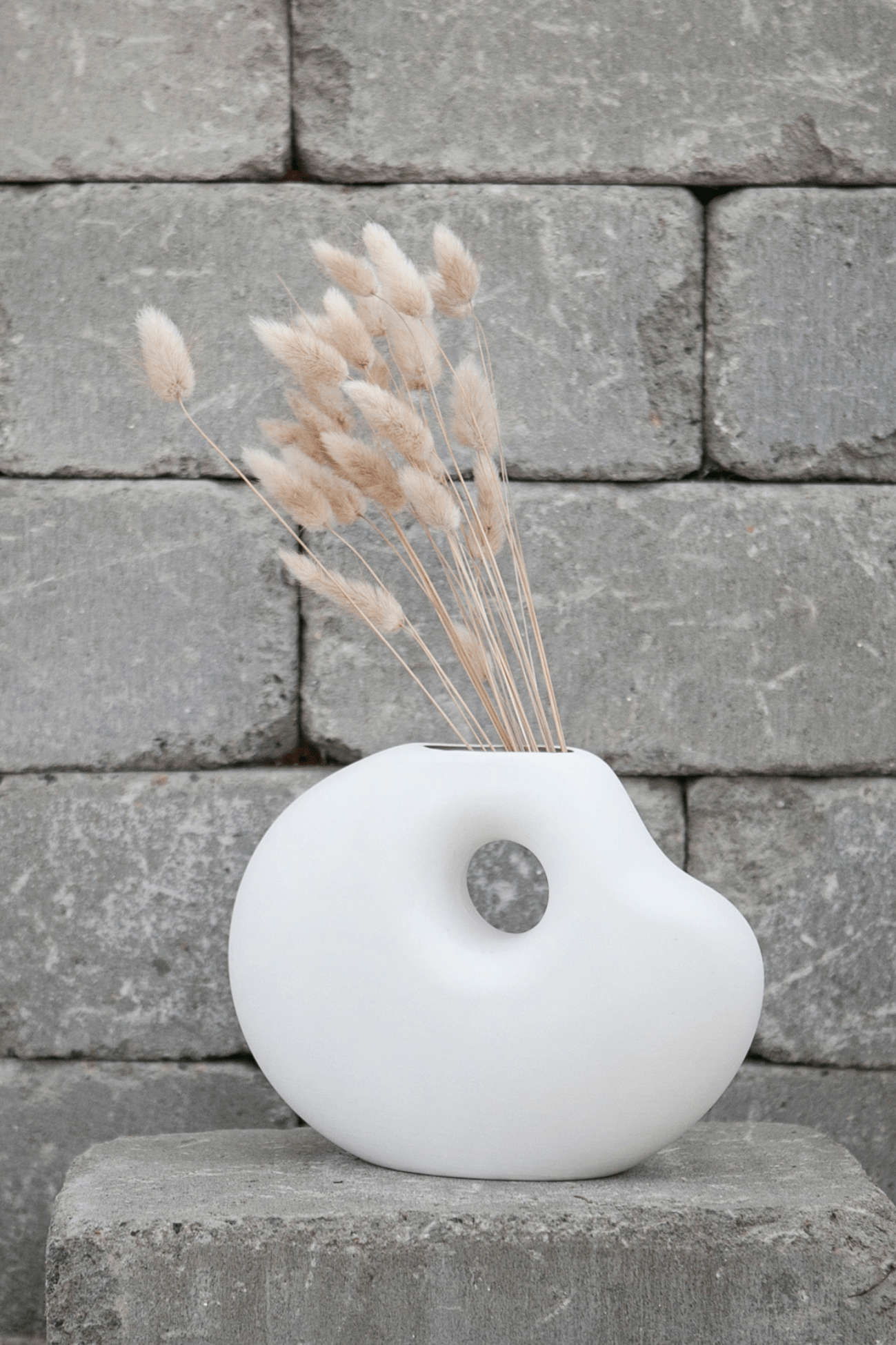 Vaso di design Ådala in ceramica opaca bianca