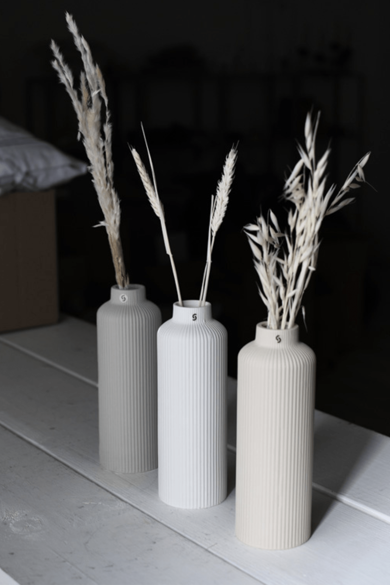 Vaso di design Ådala in ceramica opaca bianca